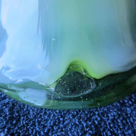 UNIQUE VTG HAND BLOWN HAND SWUNG V-SHAPED VASE MIXED COLORS - Picture 8 of 11
